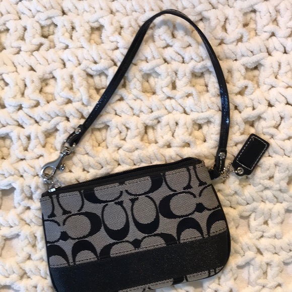 NWOT Coach Black Signature Wristlet - Picture 6 of 6